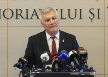 ministrul-daniel-zamfir-ii-deschide-usa-jurnalistului-britanic-charley-ottley-si-oricui-promoveaza-romania