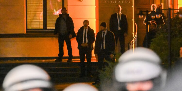 escaladare-dramatica-a-razboiului-pe-justitie-in-polonia-karol-nawrocki-a-convocat-o-sedinta-de-urgenta-cu-partidele-parlamentare-–-hotnews.ro