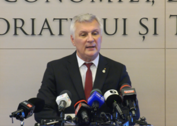 ministrul-economiei,-daniel-zamfir,-vrea-majorarea-voucherelor-de-vacanta.-atrage-atentia-ca-reducerea-acestora-a-fost-„o-lovitura-pentru-industria-horeca”
