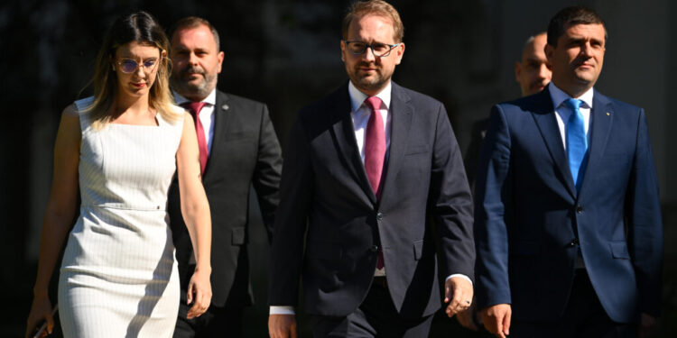 batalie-pentru-putere-in-usr.-cine-face-parte-din-noul-birou-national,-care-va-decide-soarta-partidului